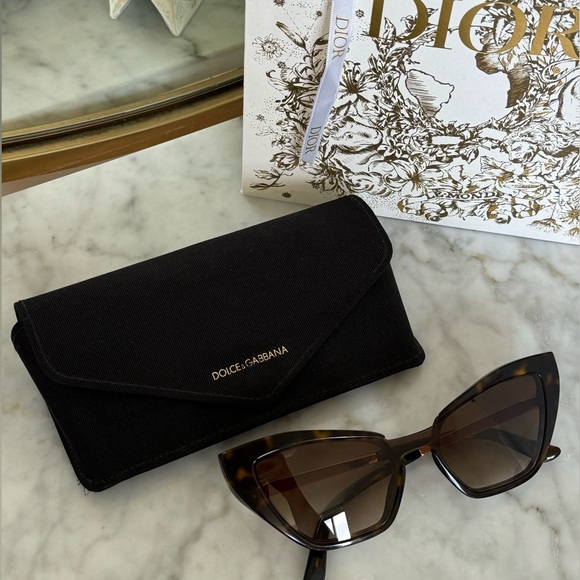 DOLCE&GABBANA GLASSES 🥂 - Picture 2 of 3